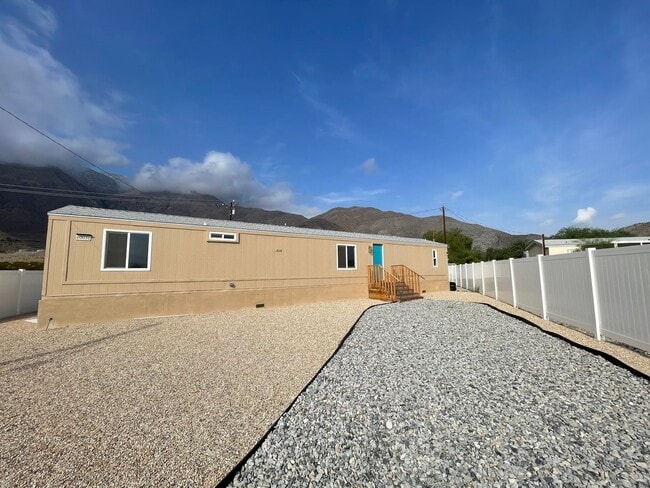 Building Photo - AVAILABLE NOW! BEAUTIFUL 3 Bed 2 Bath Home...