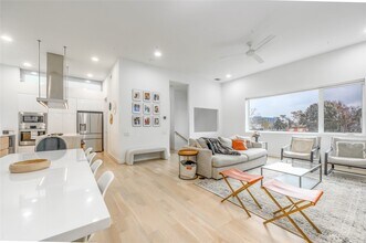 Building Photo - 1141 W 18th St