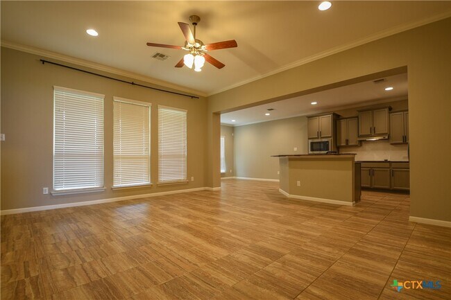 Foto del edificio - 7712 Kendall Hill Dr
