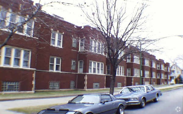 Building Photo - 3450-3470 N Kedvale Ave