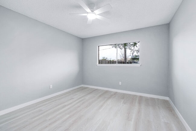 Building Photo - 3610 Brier Gardens Dr