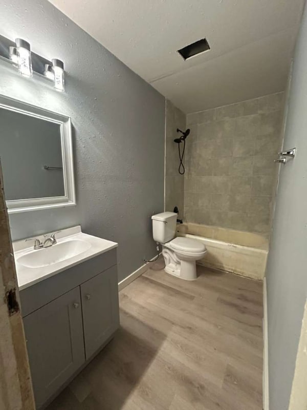 Photo - 314 W Clarendon Dr House