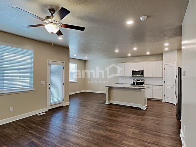 Building Photo - 4427 N Morgan Way