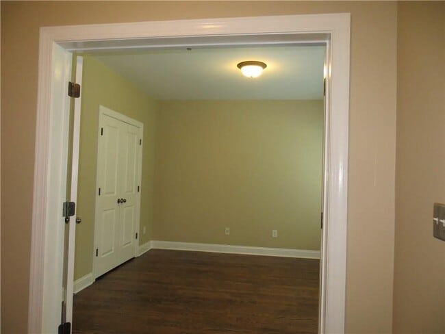 Building Photo - 131 W Ridge Way