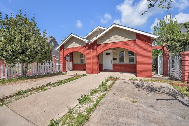 Building Photo - 4733 9th Ave