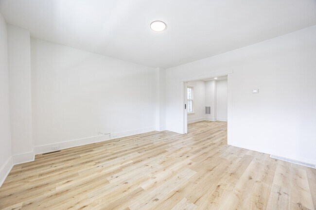 Foto del edificio - Newly Renovated 5 Bd/2 Bath Home in New Kensington