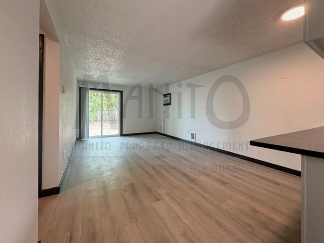 Building Photo - Charming Bungalow