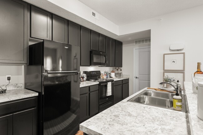 Foto del edificio - The Residences at Golf Village