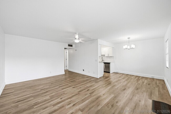 Building Photo - 1043 Cornwall C