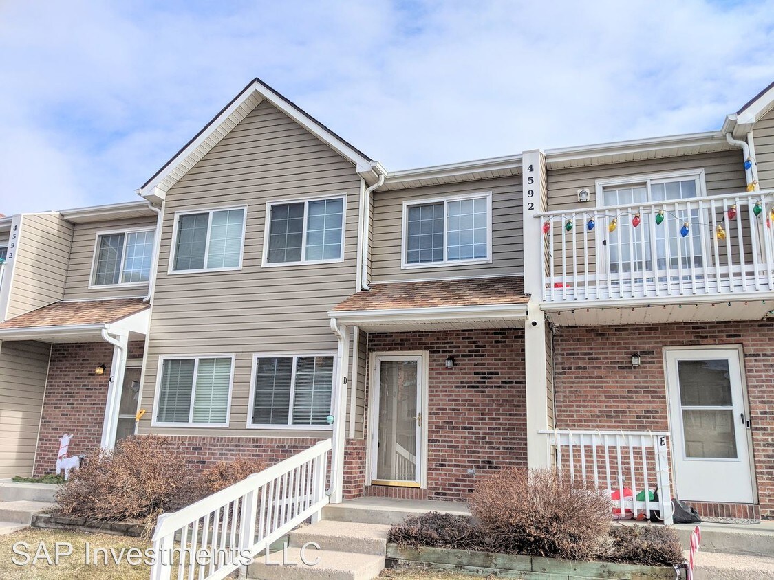 2 br, 2.5 bath House 4592 S Crystal Way D House Rental in Aurora, CO