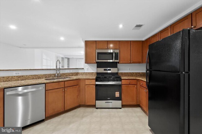 Foto del edificio - 1585 N Van Dorn St