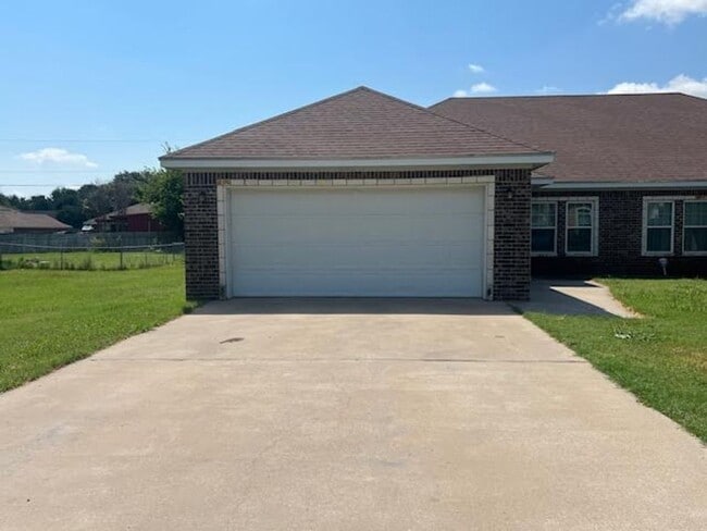 Building Photo - 195 Ashland Dr