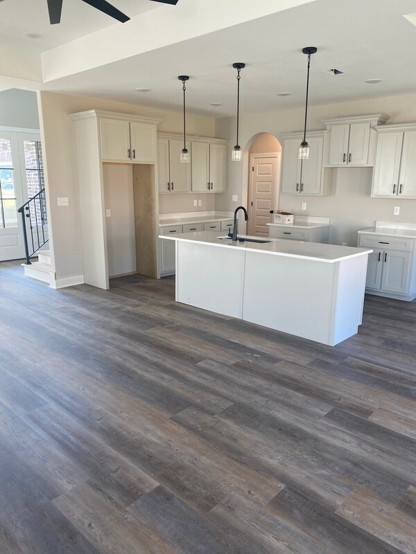 Building Photo - 565 Beau View Way