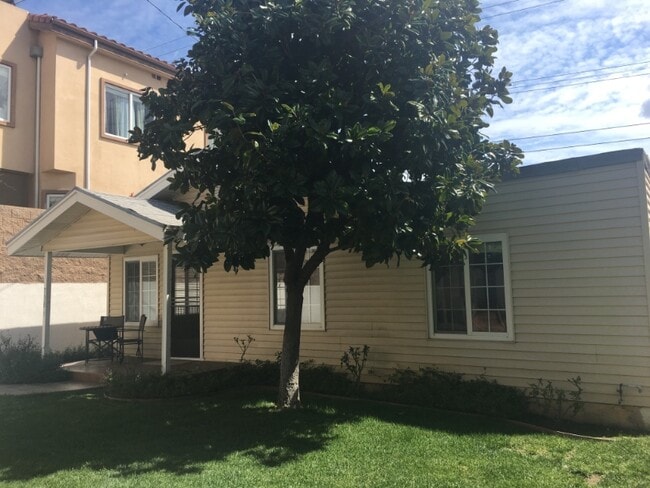 Building Photo - 718 1/2 E San Jose Ave
