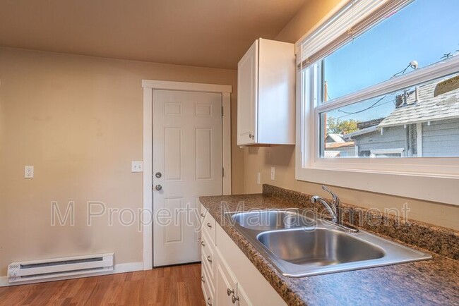 Building Photo - 520 Orondo Ave
