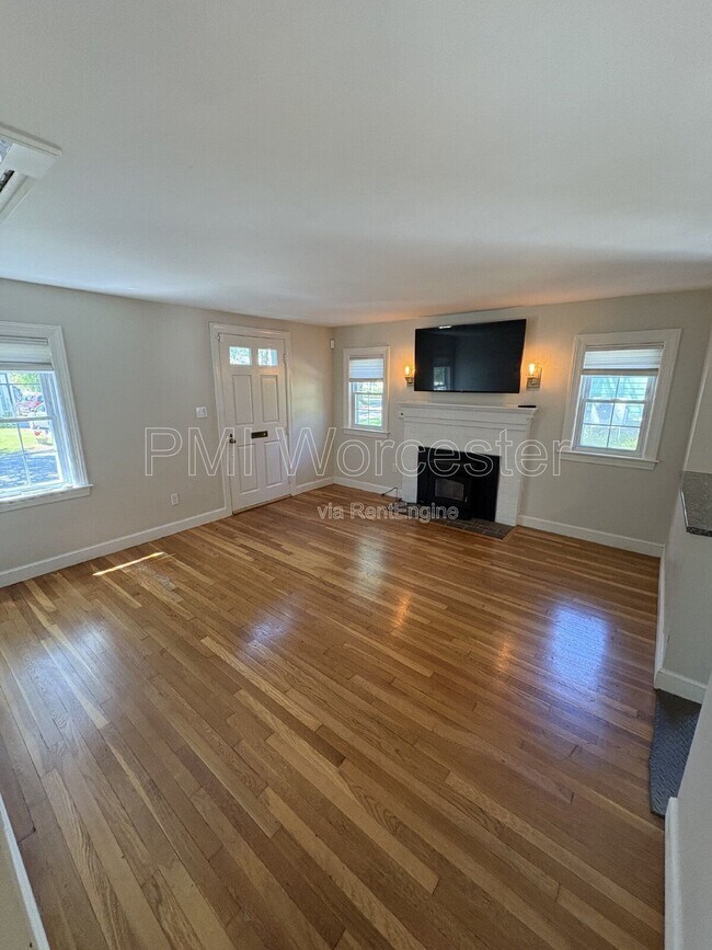 Foto del edificio - 7 Westbrook Cir