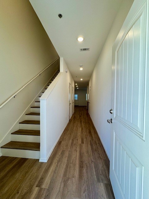 Building Photo - 2800 W Mockingbird Ln