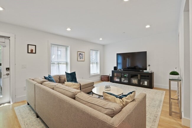 Foto del edificio - 53 E Springfield St