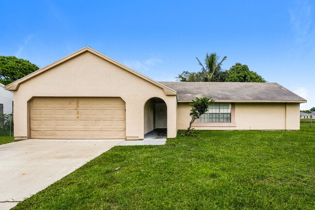 Building Photo - 501 SW Belmont Cir