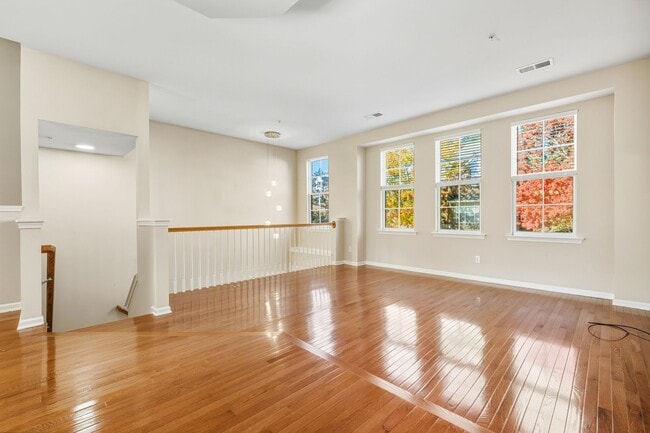 Building Photo - Bright and Spacious 3-Bed Home Near Homest...