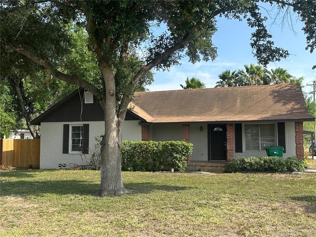 Foto principal - 700 E Sam Houston Blvd