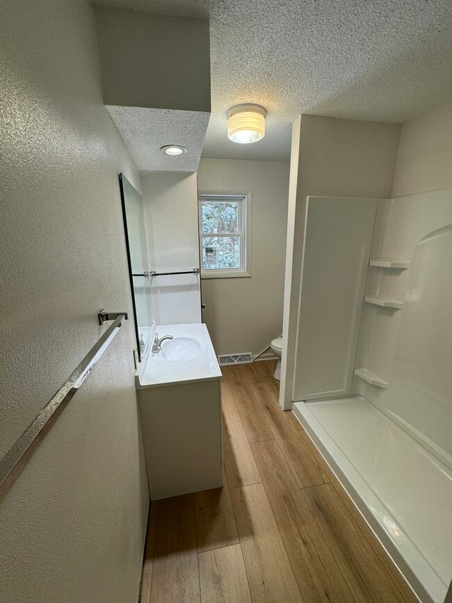 Foto del edificio - 806 7th Ave NW