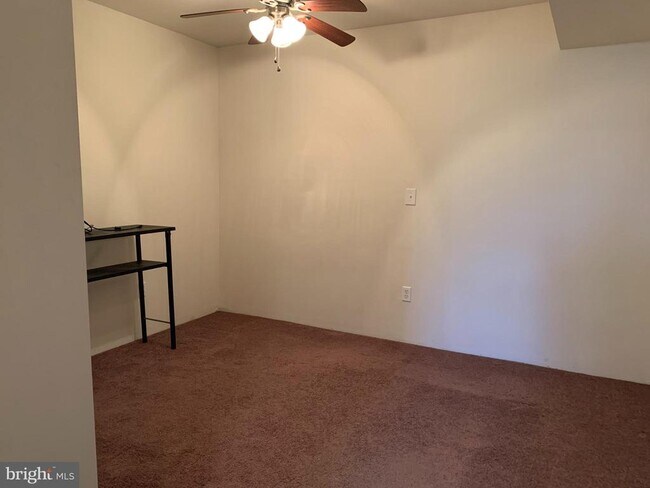 Building Photo - 39140 Dent Rd