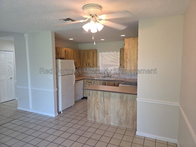 Building Photo - 1049 Ridgeway Dr