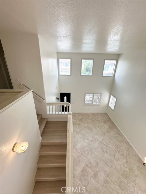 Building Photo - 6 Laurelwood St