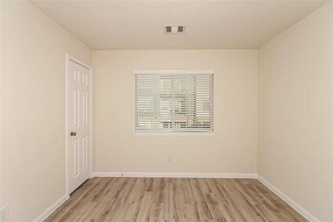 Foto del edificio - 5415 Plantation Forest Dr