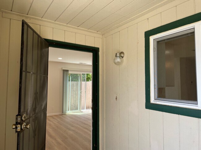 Foto del edificio - 1705 Darby Ln