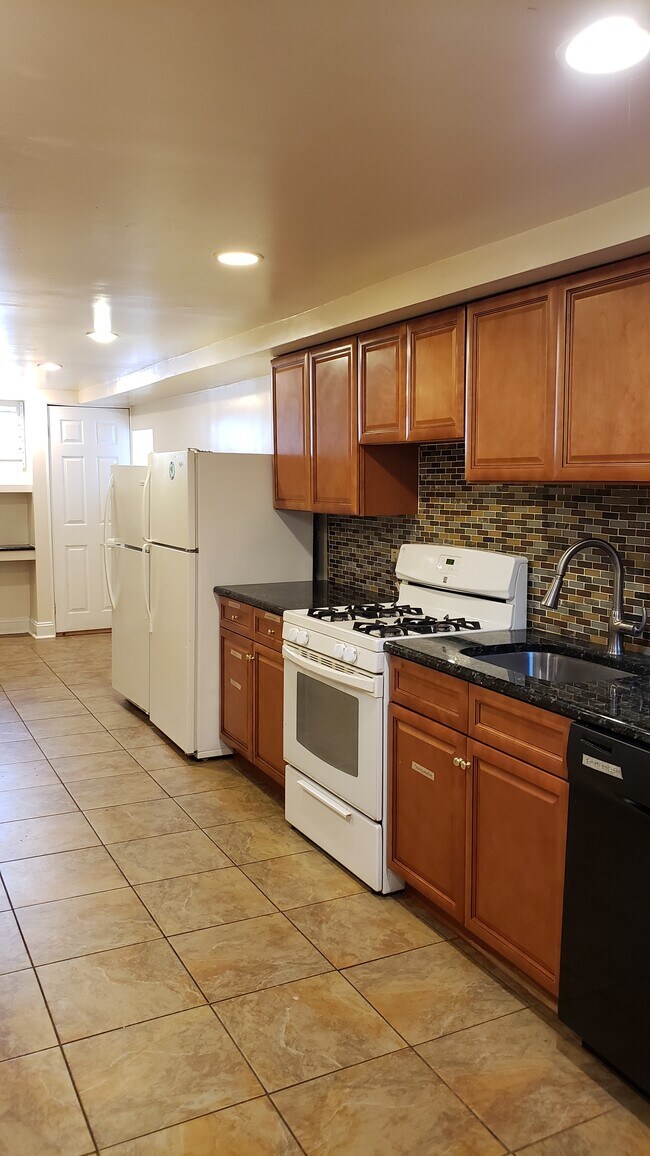 kitchen - 4047 Irving St