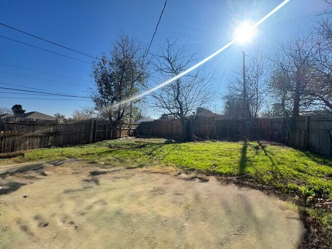 Foto del edificio - 9111 N Walker Ave