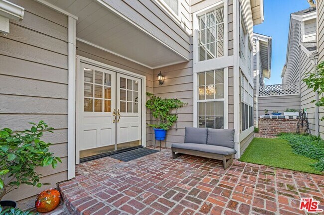 Foto del edificio - 13082 Mindanao Way