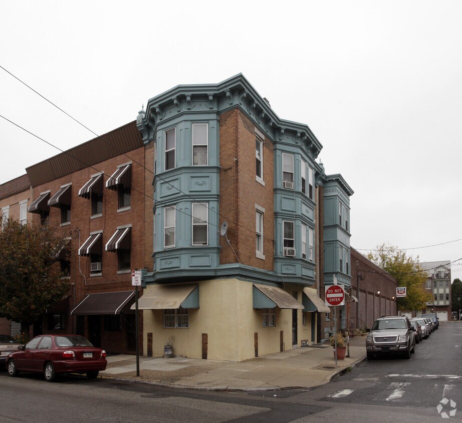 Primary Photo - 823 Christian St