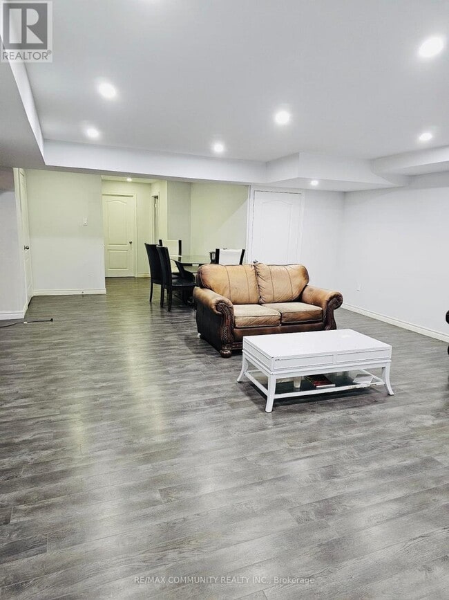 Building Photo - 137 Hyperion Ct