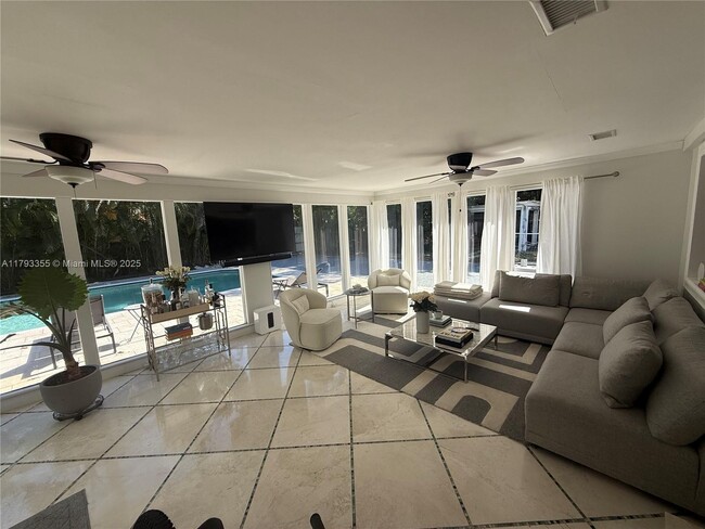 Foto del edificio - 260 NE 95th St