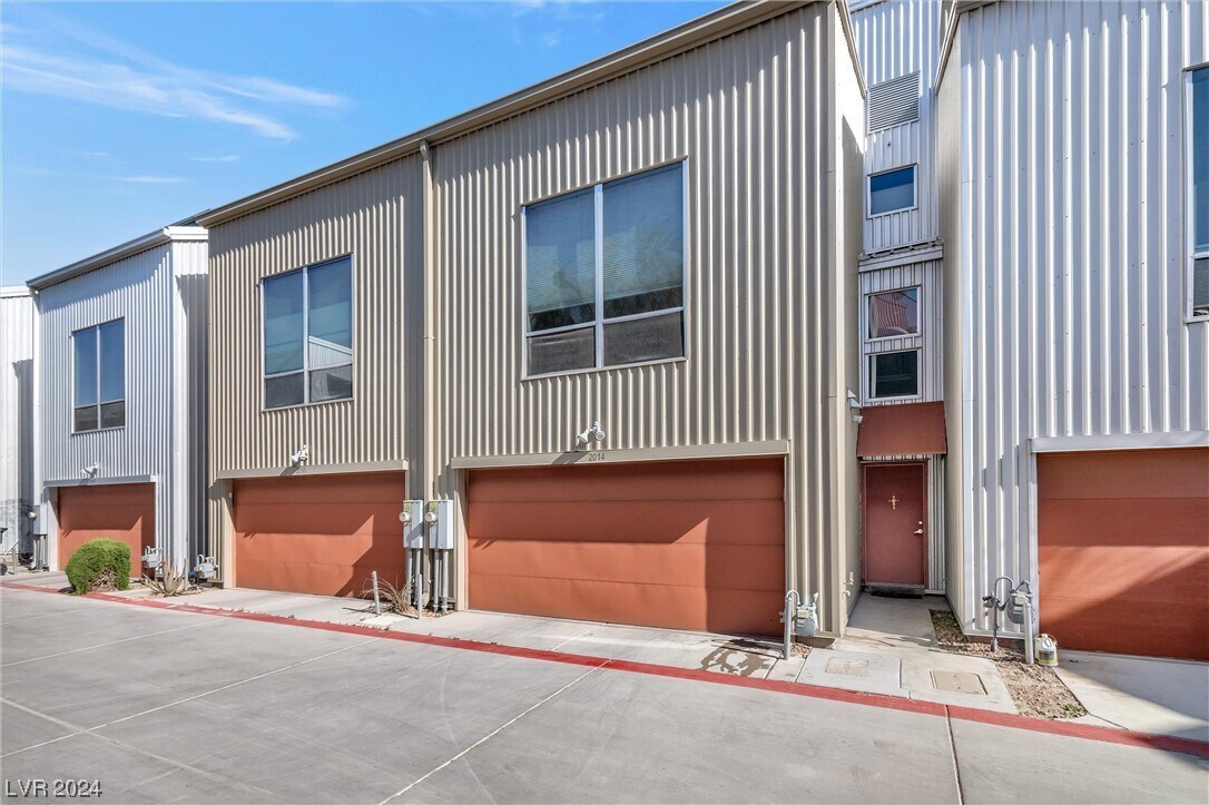 Primary Photo - 2014 Pin Oak Ave