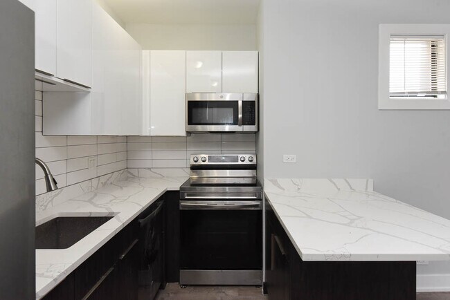 Building Photo - 3631 W Dickens Ave