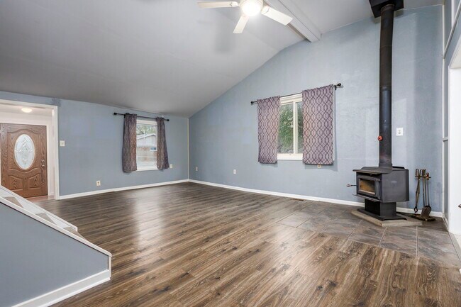 Photo - 9156 Elizabeth St House