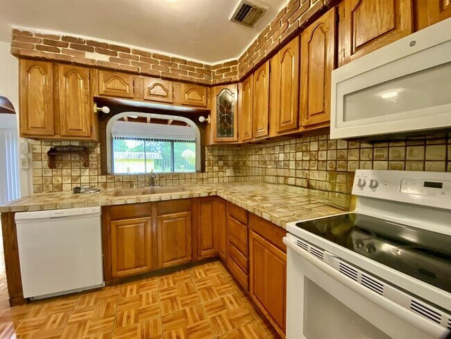 Foto del edificio - 14131 NW 3rd Ave