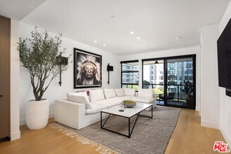 Building Photo - 10777 Wilshire Blvd