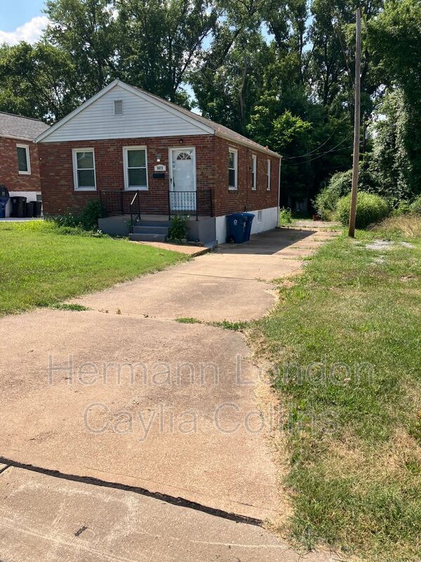 Building Photo - 3673 Park Lawn Dr