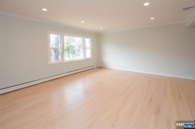 Building Photo - 43 Spruce Ave