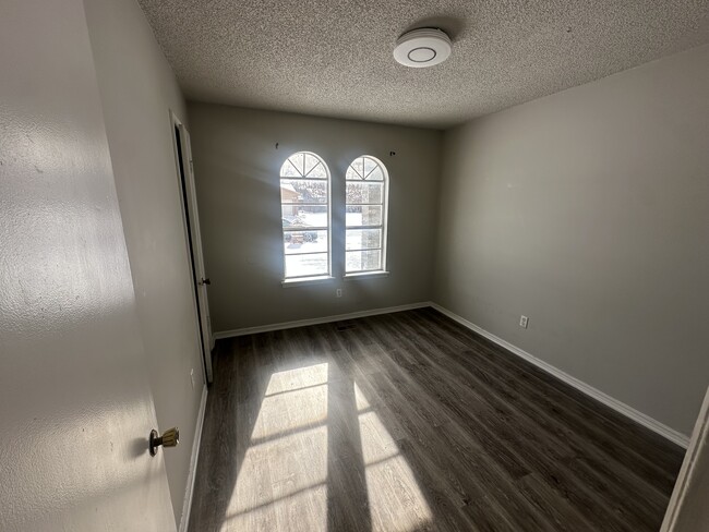 Foto del edificio - 11111 E 36th St