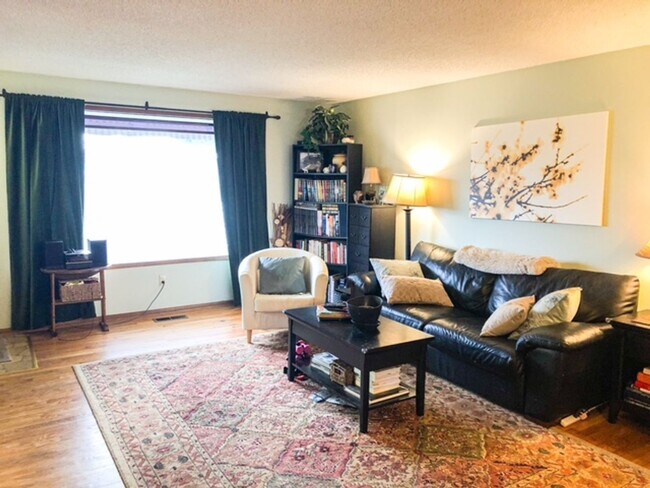 Building Photo - Great location in Milwaukie, OR! 3 bedroom...