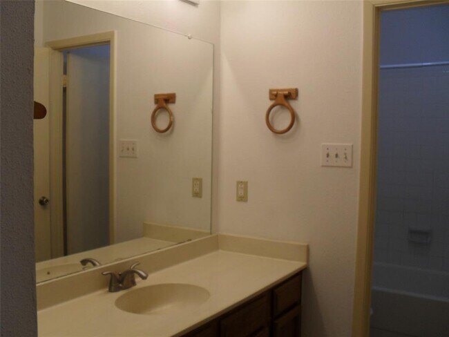 Building Photo - 8703 Kindlewood Dr