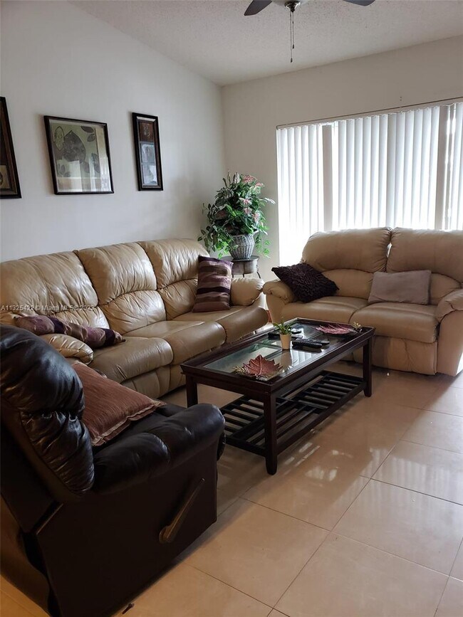 Foto del edificio - 4580 NW 107th Ave