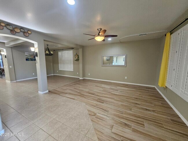 Building Photo - 3216 S Cottonwood Dr