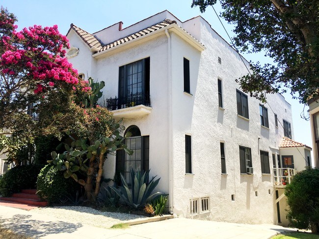 Foto del edificio - 728-732 E Edgeware Rd